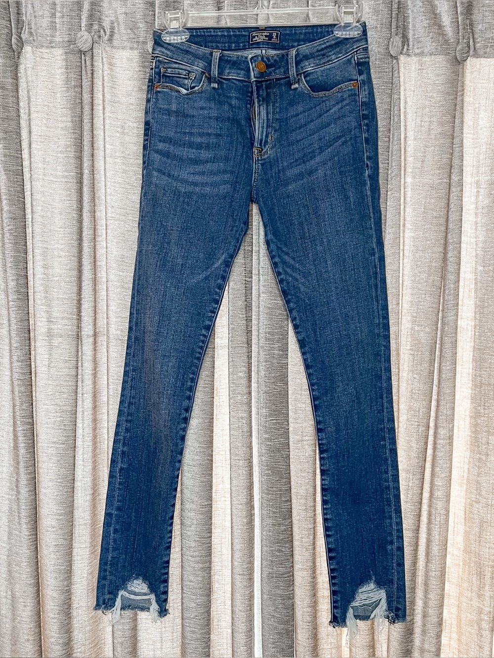 Abercrombie & Fitch Harper Low Rise Ankle Distressed Skinny Jeans Size 25